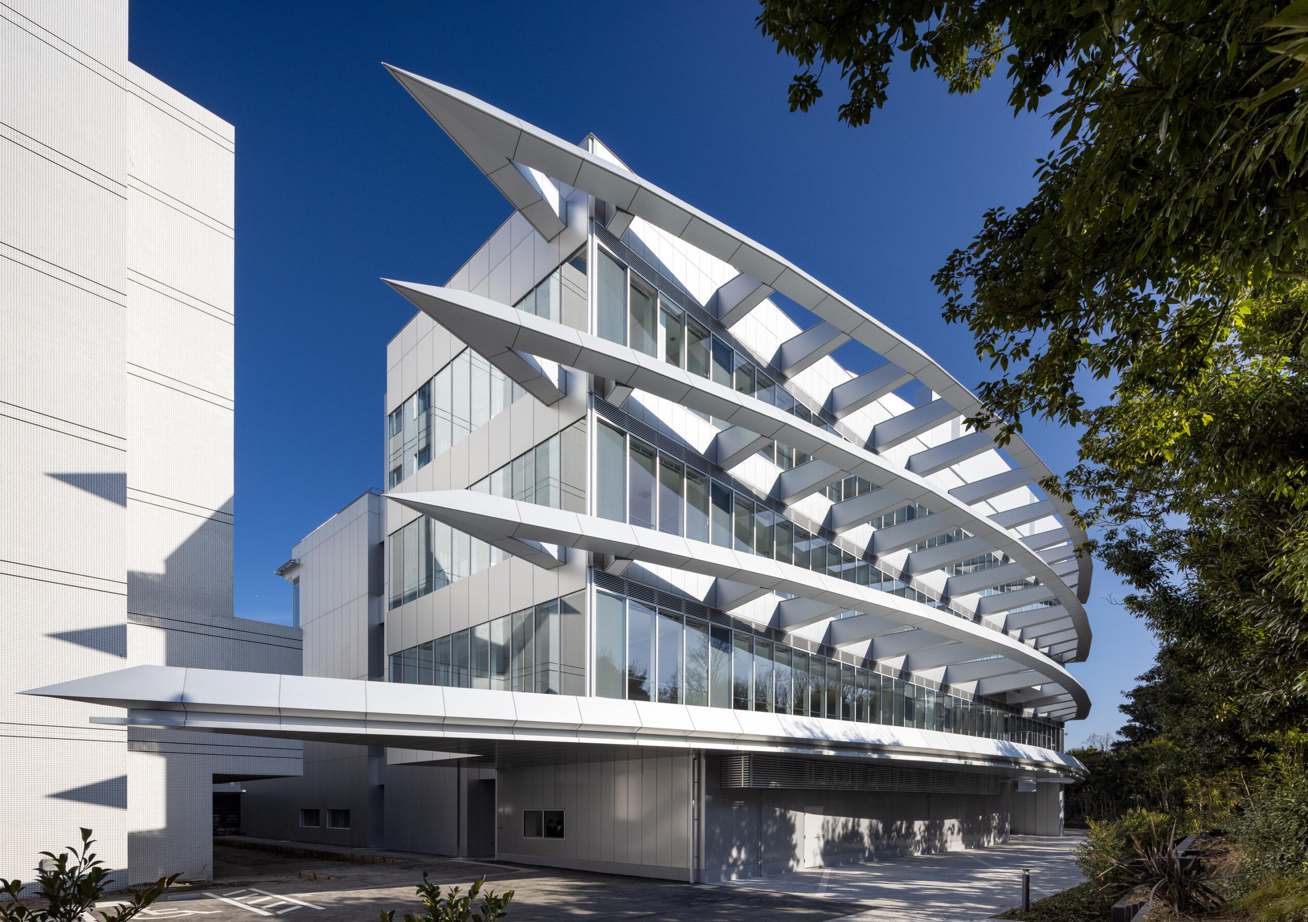 ポストコロナ時代の航空人材育成にむけて– 桜美林大学 航空・マネジメント学群 新校舎落成記念シンポジウムを開催 —