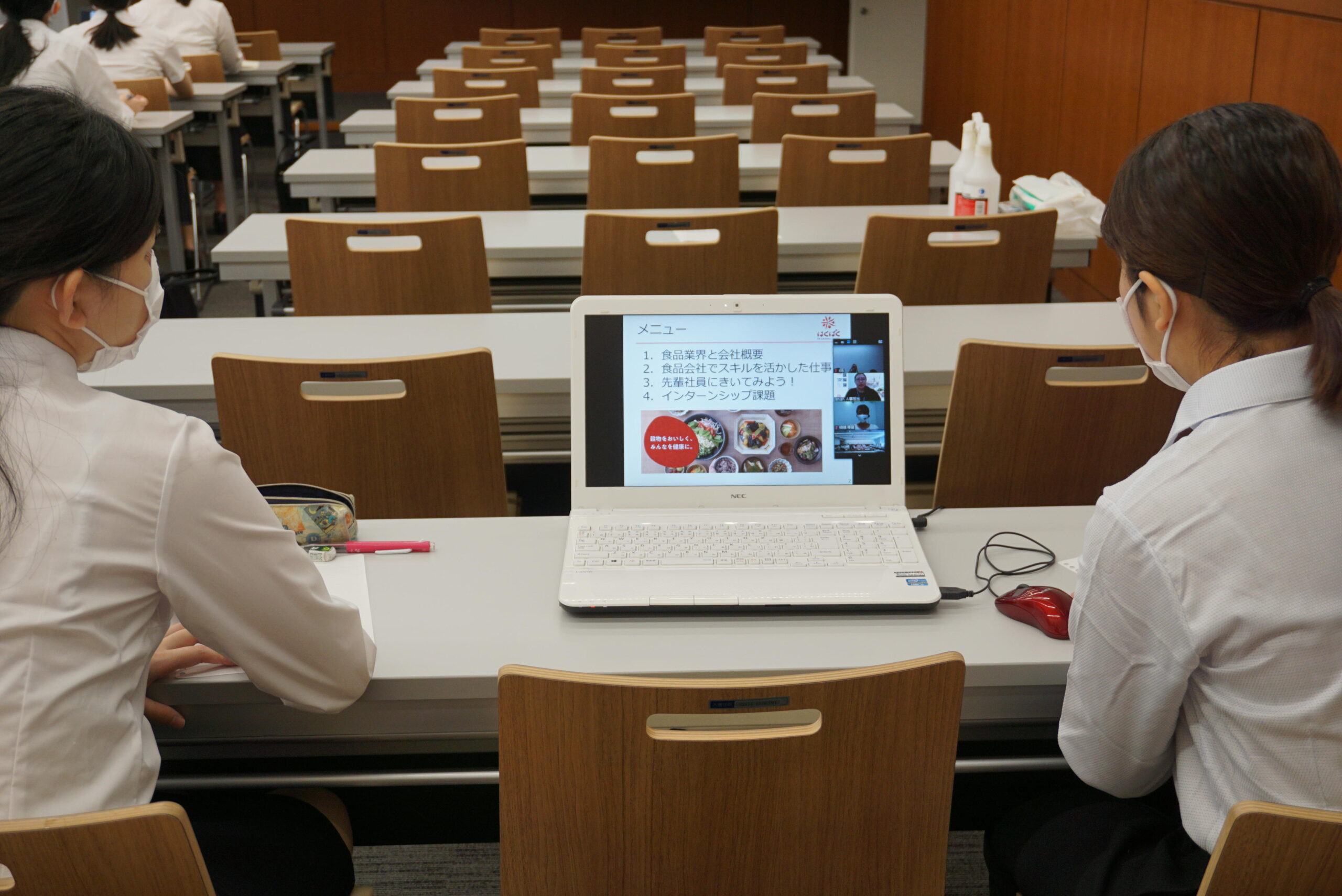 大妻女子大学食物学科食物学専攻がインターンシップを実施 — 対面とオンラインを組み合わせ、企業からの課題に取り組む