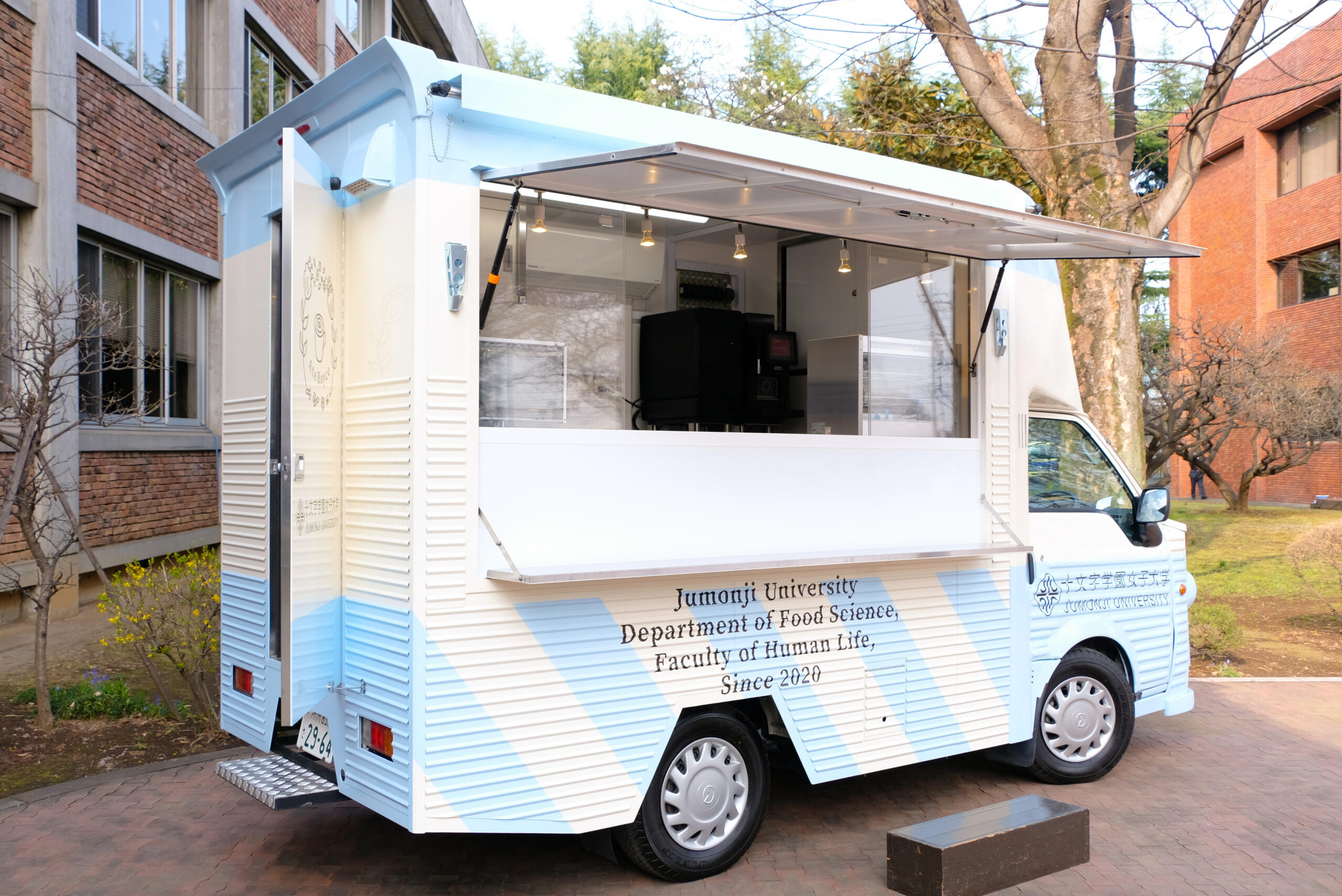 食品開発学科の学生がプロデュース　大学オリジナルのキッチンカーが完成！学内限定で運用スタート — 十文字学園女子大学