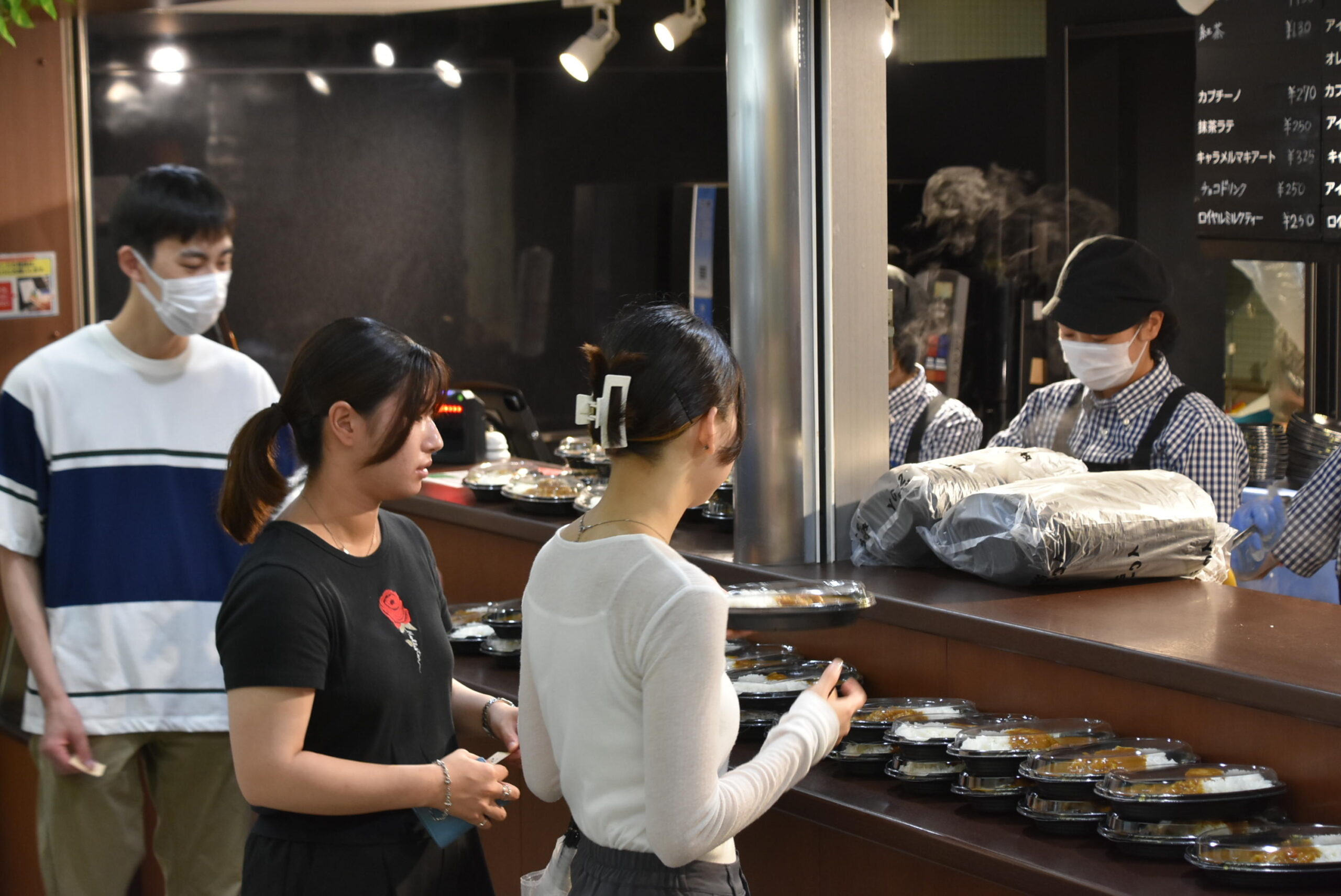 【京都橘大学】「カレー・ハヤシライス1,100食無料」や「昼食一品半額」など京都橘大学父母の会が食生活応援企画を本日からスタート―コメの価格高騰など物価高の影響を受ける学生を支援