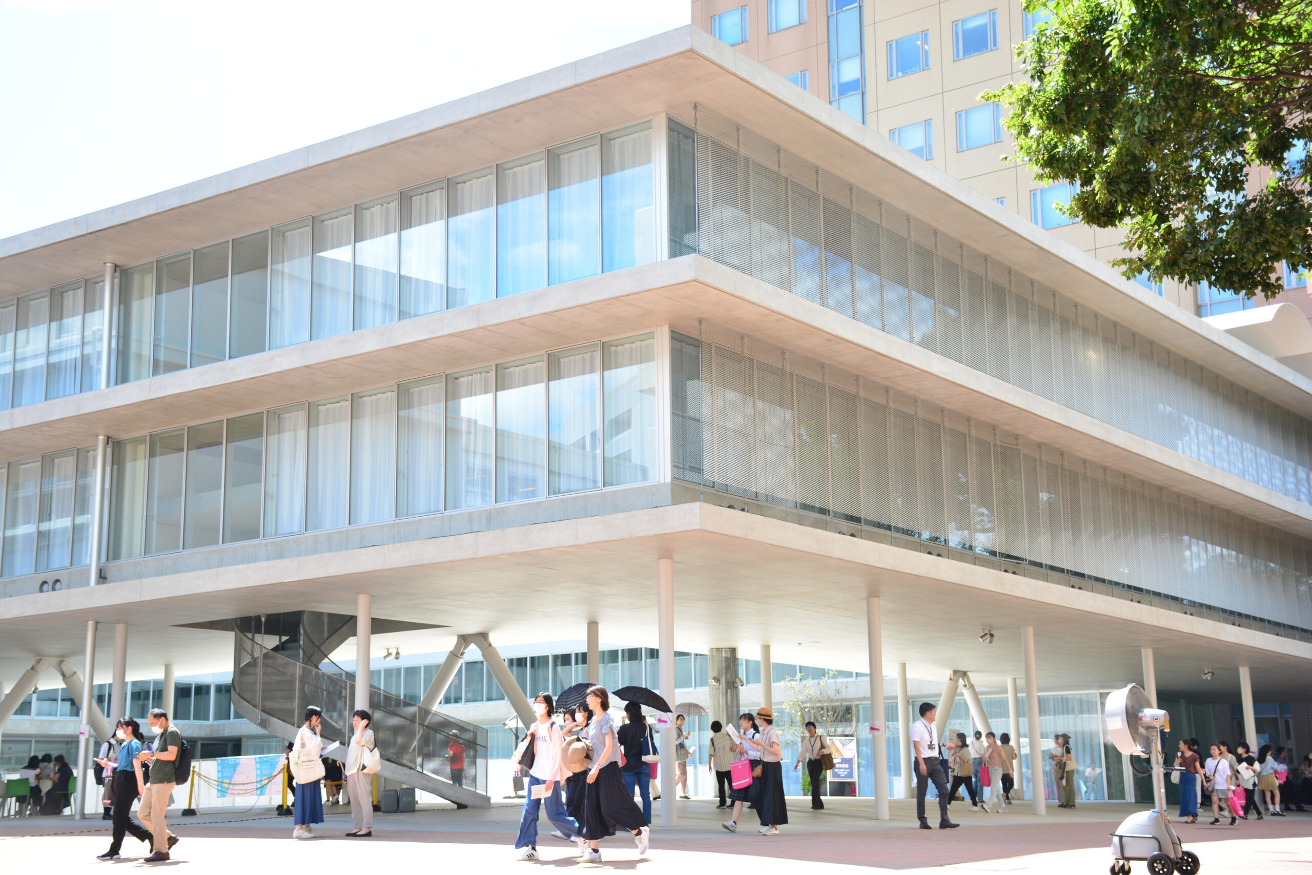 ４年ぶりに参加人数制限のない夏のオープンキャンパスが盛況 —  4,000名を超える来場者へ本学の学びの魅力を発信 —