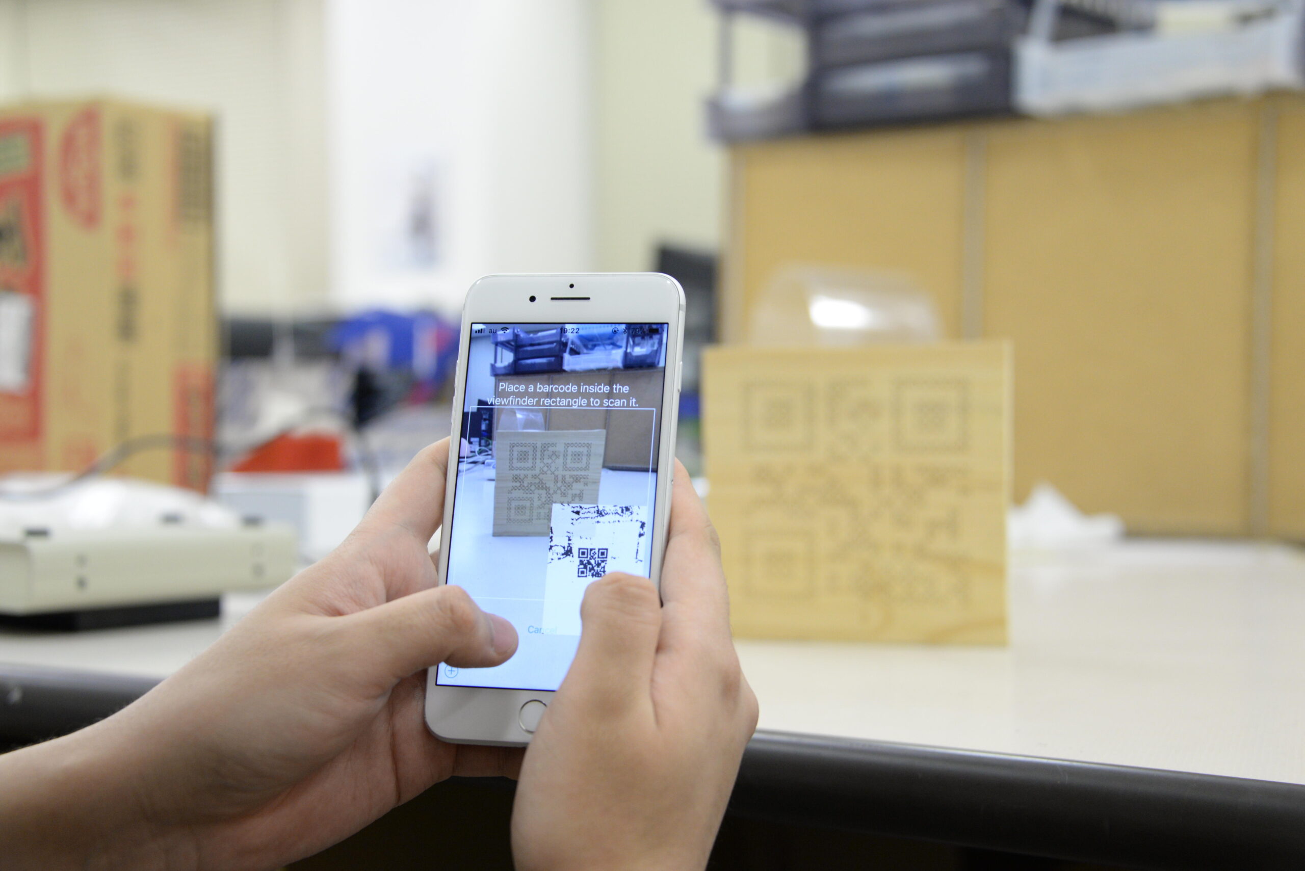 観光地や文化財、公共施設の案内サービスへの活用が期待される微小穴を用いた半永久的二次元コード（POROUS CODE）の作製に成功 –立命館大学–