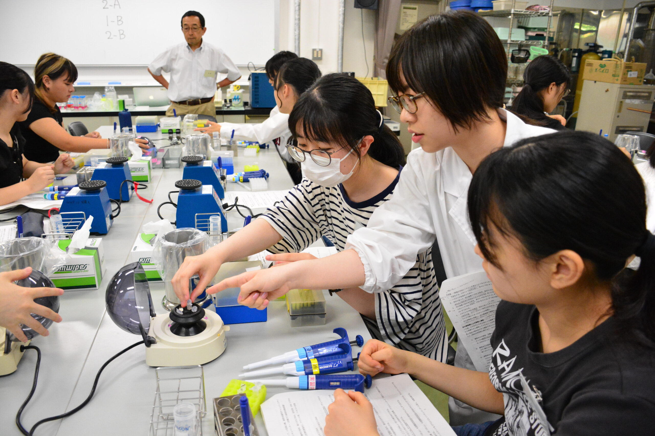 科学の扉を開く夏を女子高校生に提供 日本女子大学が「理学部サマースクール2025」を開催－理学部を持つ唯一の私立女子大学として充実した6講座を用意－