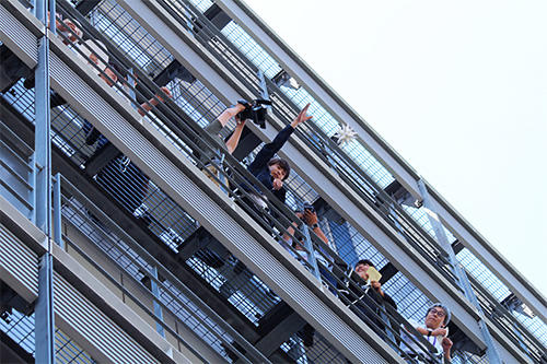 工学部基礎理工学科の新入生歓迎イベント「卵落としコンテスト」を開催 — 大阪電気通信大学