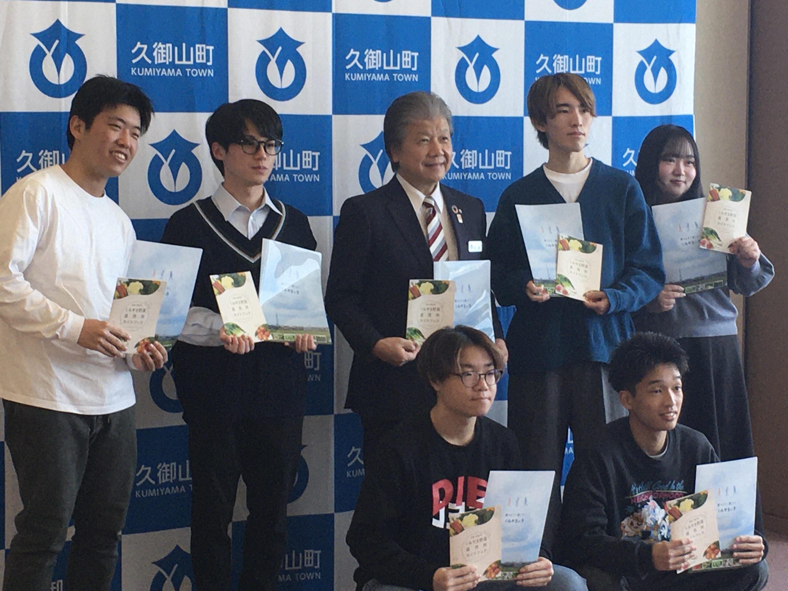 【京都産業大学】生産農家が心をこめて育てた「くみやま野菜」の魅力を伝える「くみやま野菜直売所ガイドブック」が完成！