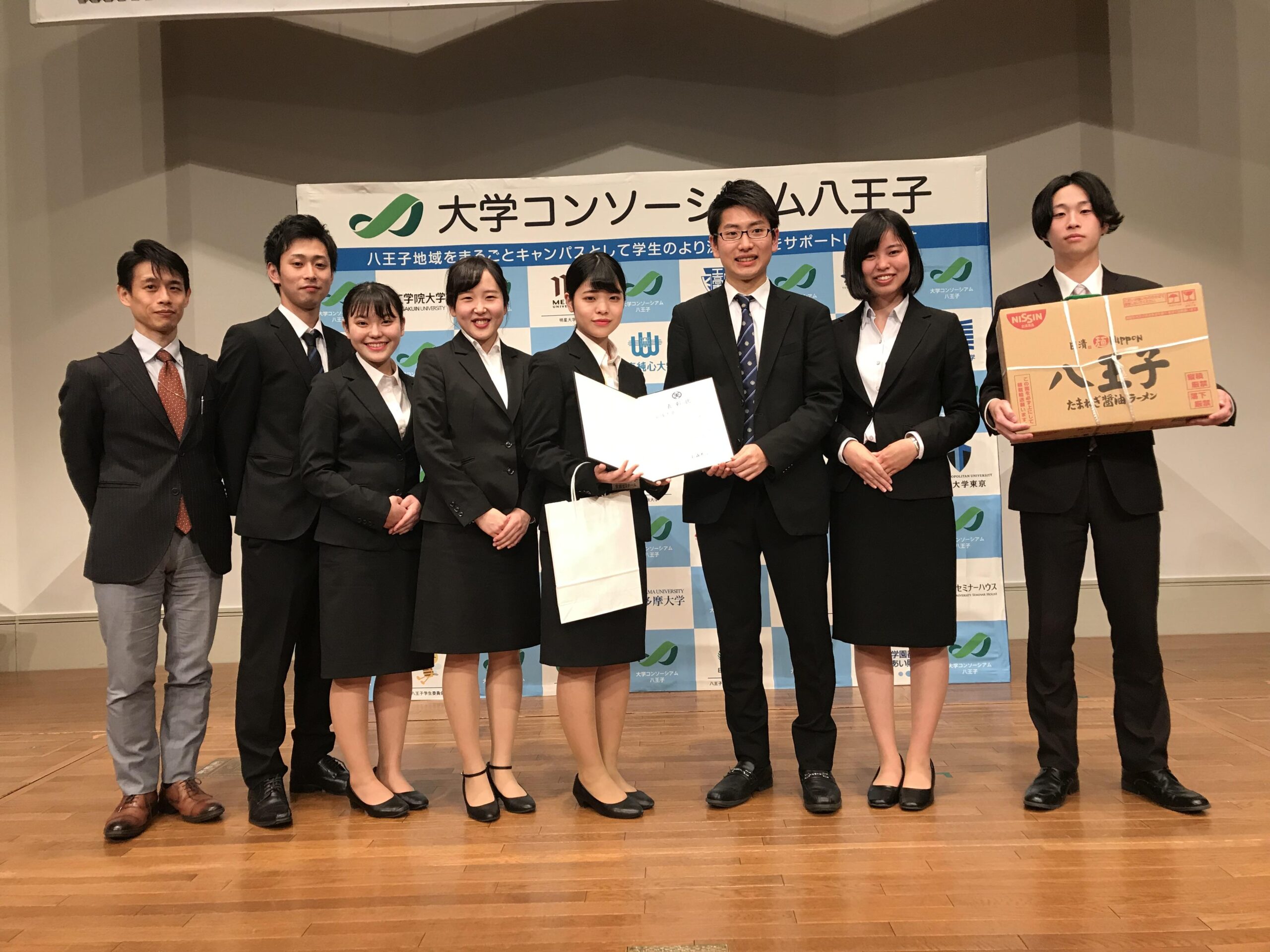 創価大学経営学部の学生チームが「第10回大学コンソーシアム八王子学生発表会」で最優秀賞を受賞 — 子どもが心肺蘇生法を楽しく学べるカードゲーム教材を開発