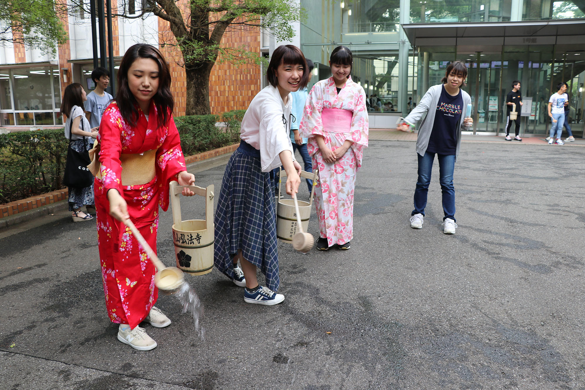 千葉商科大学 — ［CUC SDGs WEEK］ 昔ながらの節電アクションで省エネ意識を啓発「打ち水で涼しく大作戦！」 7/5～7/9開催