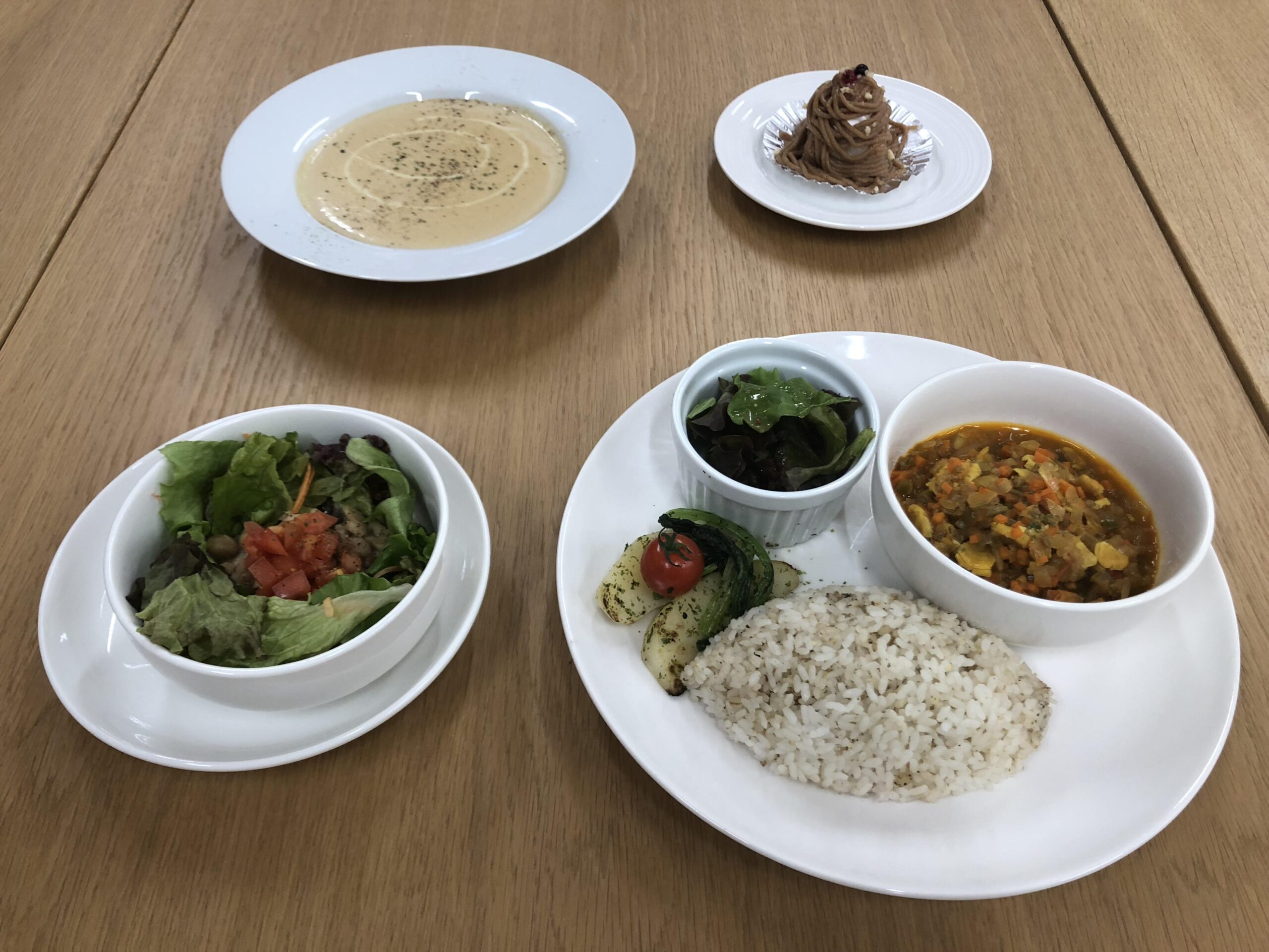 共立女子大学・共立女子短期大学が、福井市との産官学連携により、学生食堂で「打ち豆」を用いたメニューを提供 — 学生が考案したレシピによる「打ち豆キーマカレー」も登場 —