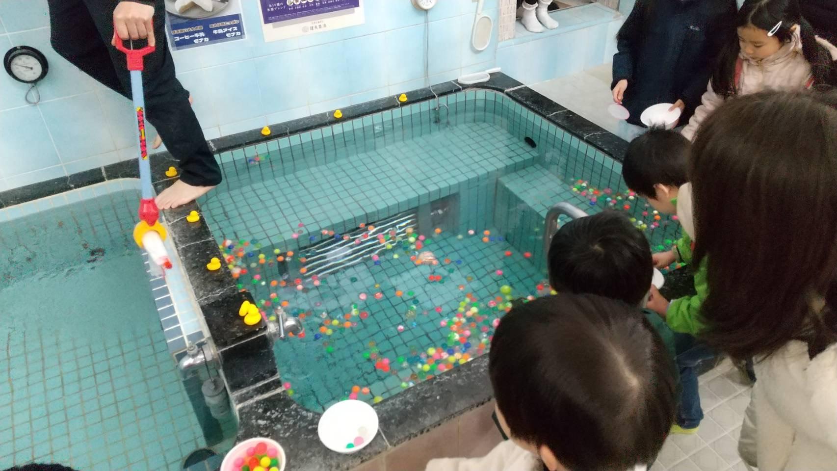 【拓殖大学×跡見学園女子大学 】地域の銭湯をPR！～「行こうよ！文京浴場♨️～学生プロジェクト～」の学生が大黒湯にて「銭湯大学学園祭 春の縁日」を開催しました