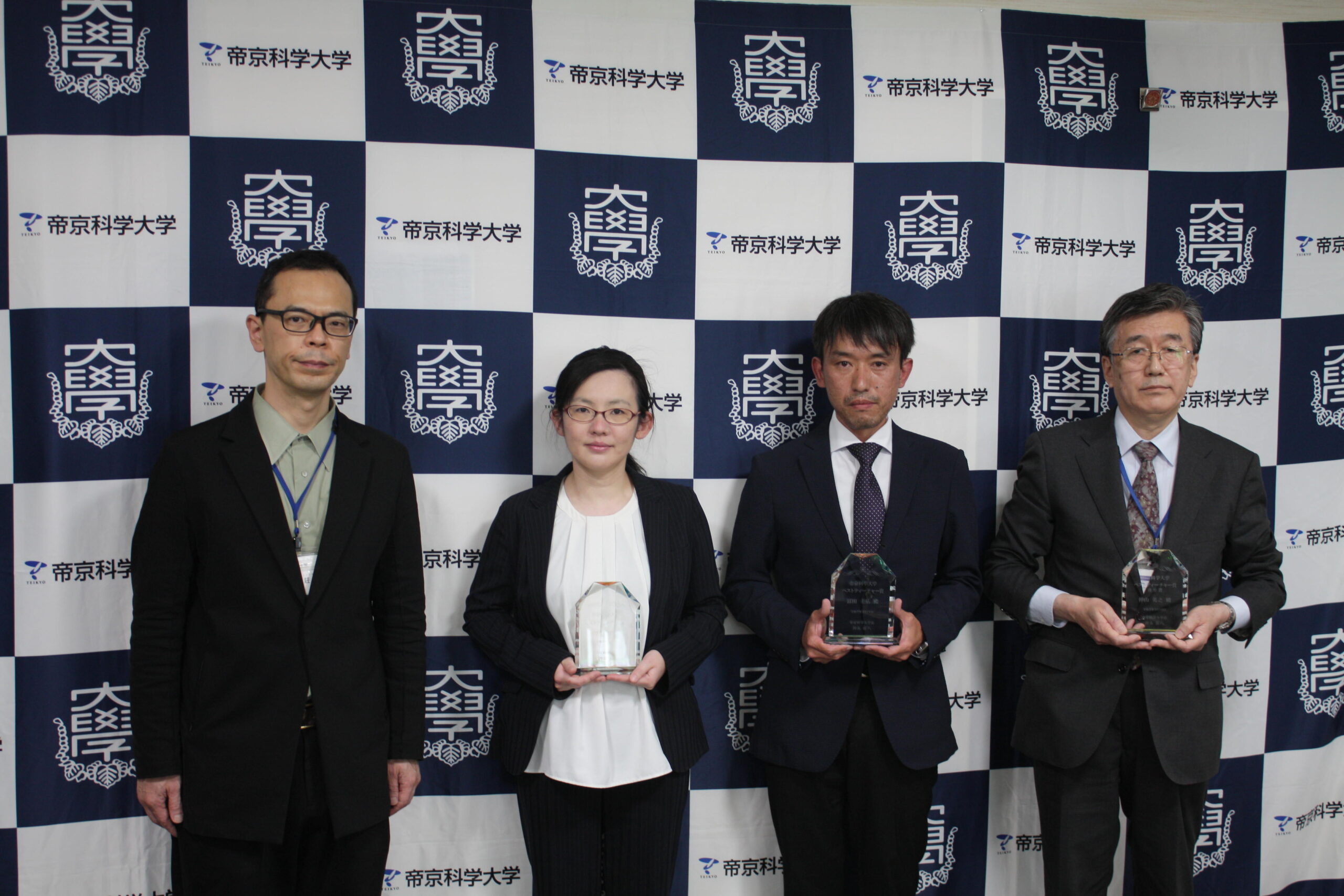 帝京科学大学が令和4年度ベストティーチャー賞授賞式を実施 — 作業療法学科の澤田有希講師と柔道整復学科の冨田圭佑講師を選出