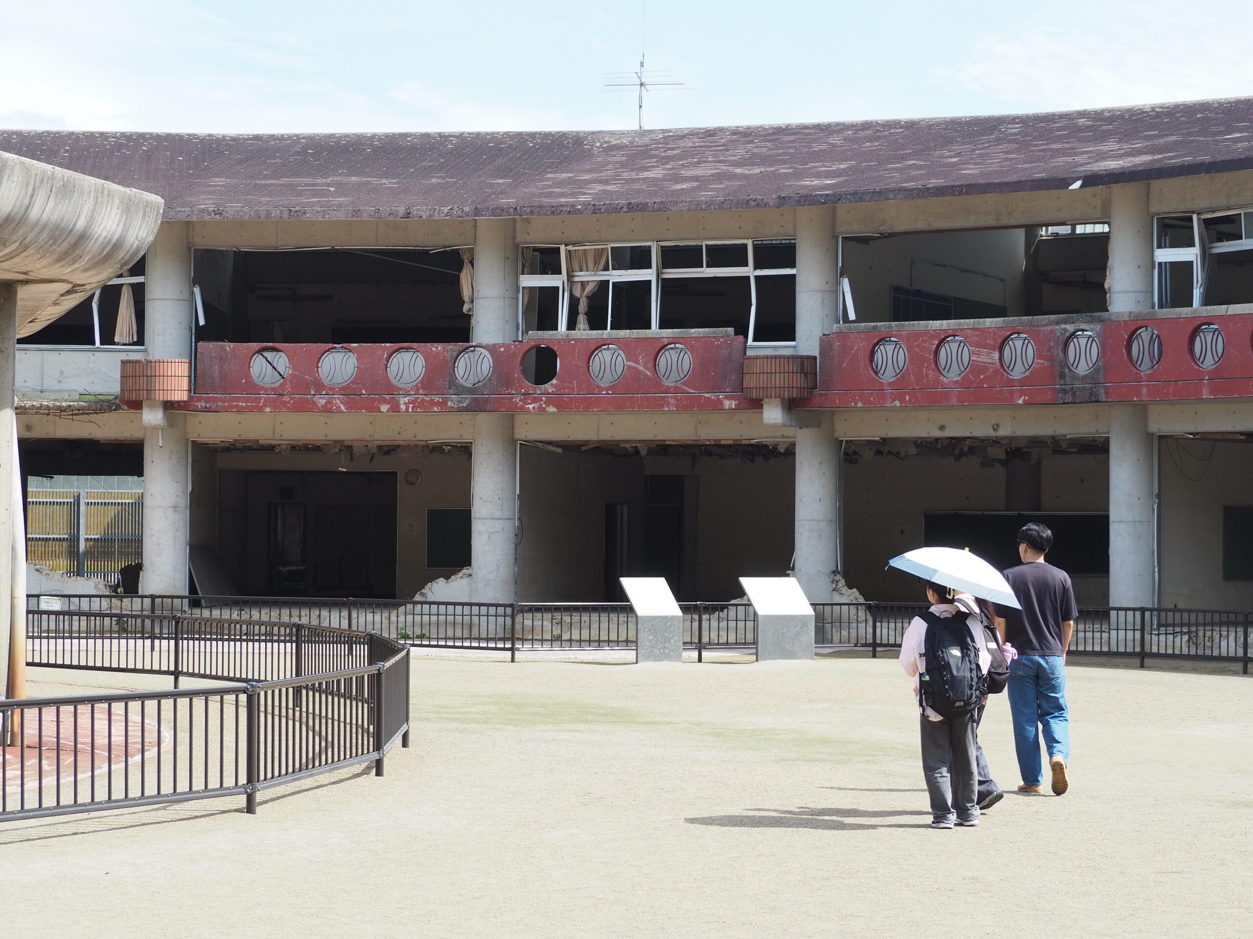 敬愛大学教育学部の学生が大川小学校など東日本大震災遺構を訪問 ― 子どもたちの命を守るために震災当時の状況から防災を学ぶ