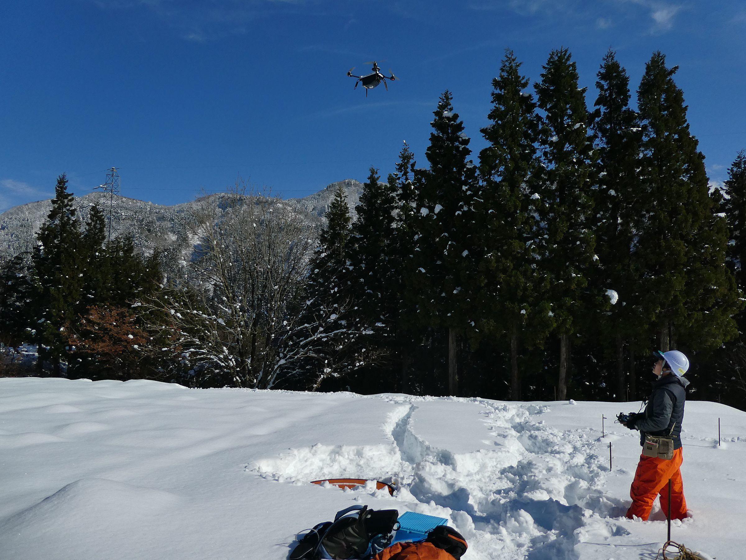 深層学習を用いて無人航空機（ＵＡＶ）の空中写真データ等から森林境界や材積等を推定。林業の活性化を目指す産官学共同研究を開始。