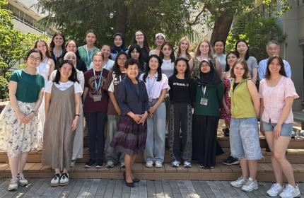 14か国の留学生と共に英語で学ぶ国際共修プログラム ７月２日にポスターセッションを開催