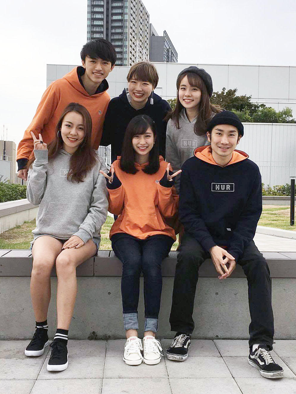 「法政大学 × URBAN RESEARCH」コラボパーカーをZOZOTOWNで発売　学生スポーツ応援用の「裏面」を持つリバーシブル仕様 — 経営学部西川英彦教授ゼミナールが企画・製作