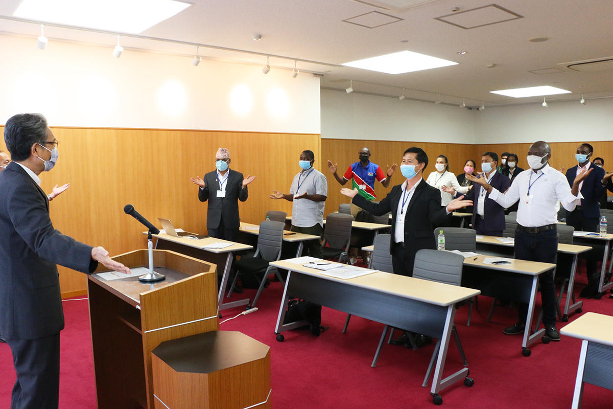 弘前大学教育学部でJICA課題別研修「教員養成課程のアップグレード～教師が変われば未来が変わる～」を実施 — 12カ国から参加した研修員16名が教員養成の方法論を学ぶ