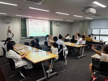 【名城大学】名城大学×名古屋市天白区「親子で楽しい数理科学教室」を開催–テーマは”簡易分光器を作ろう””光のスペクトル””電気を作ろう”–