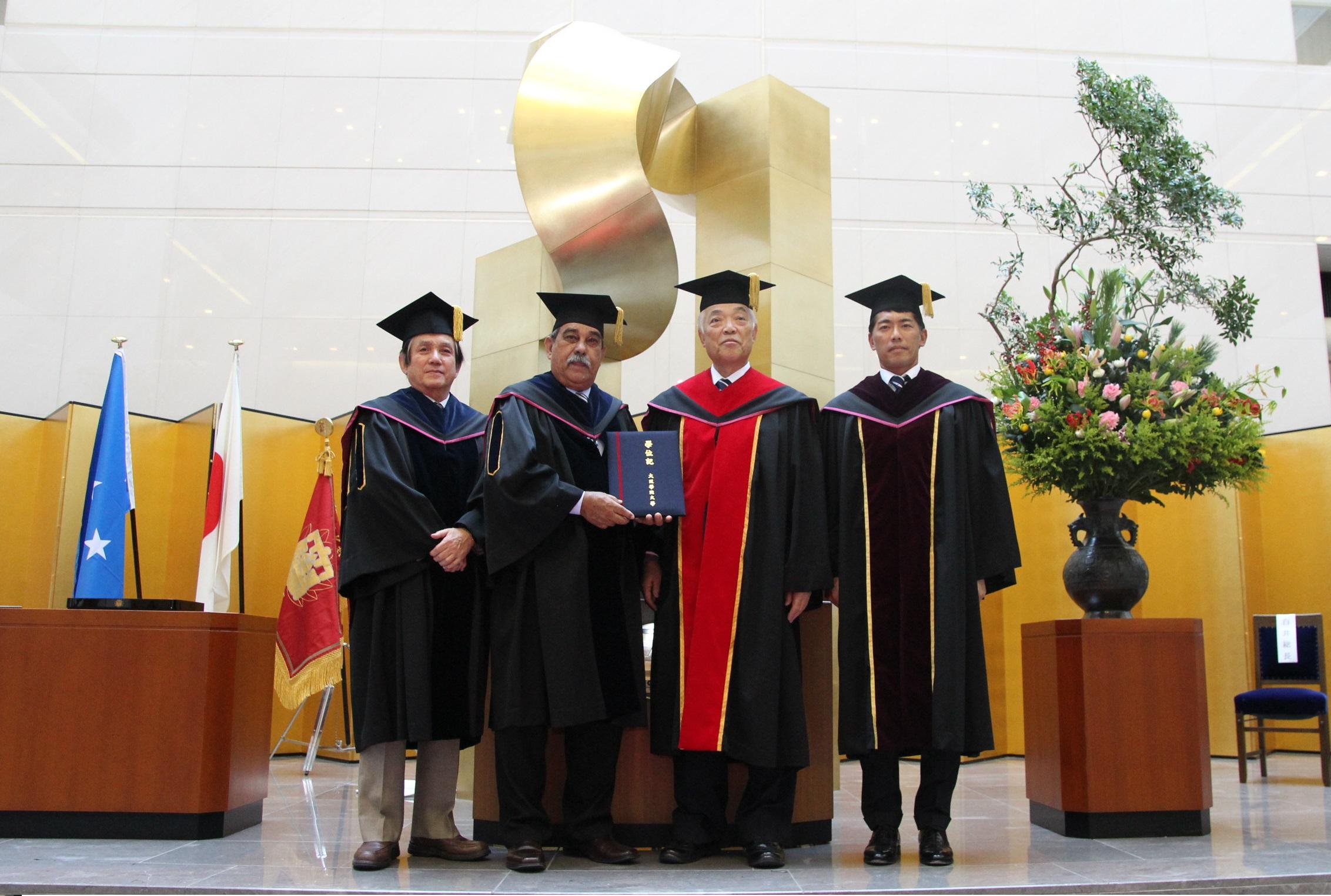 ミクロネシア連邦大統領に名誉学位記を授与 — 大阪学院大学