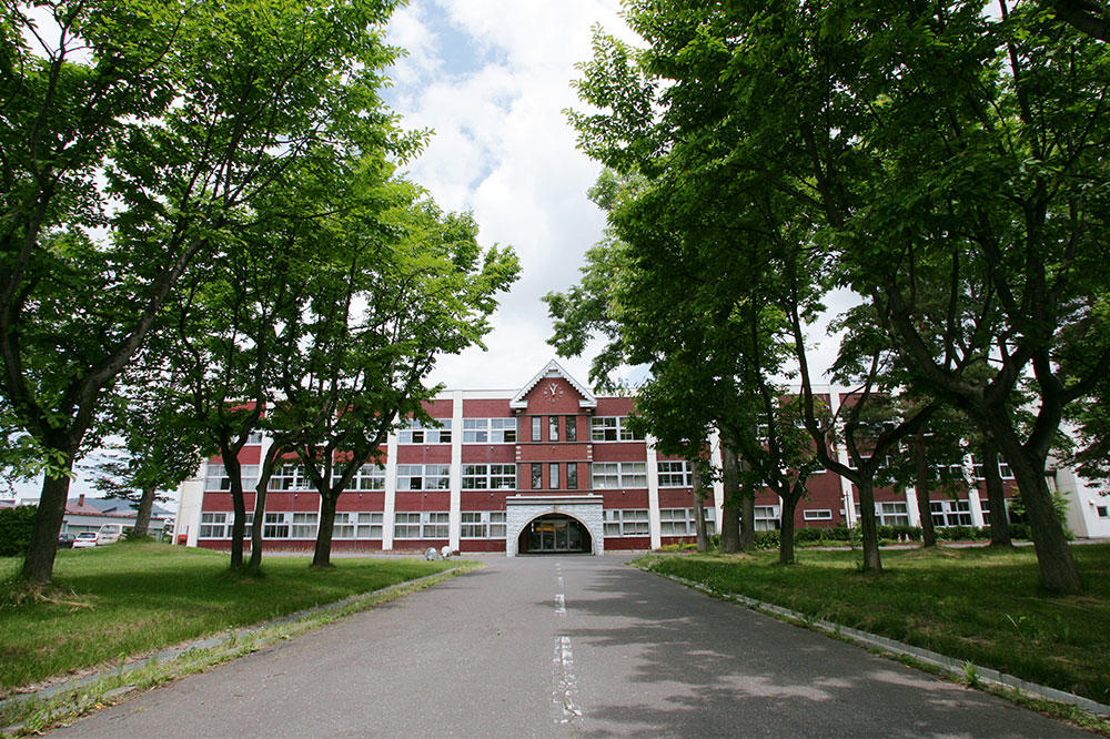 クラーク記念国際高等学校が、通信制高等学校第三者評価研究会より認定証を授与される — 通信制高校としての「評価基準」に適合していると認定