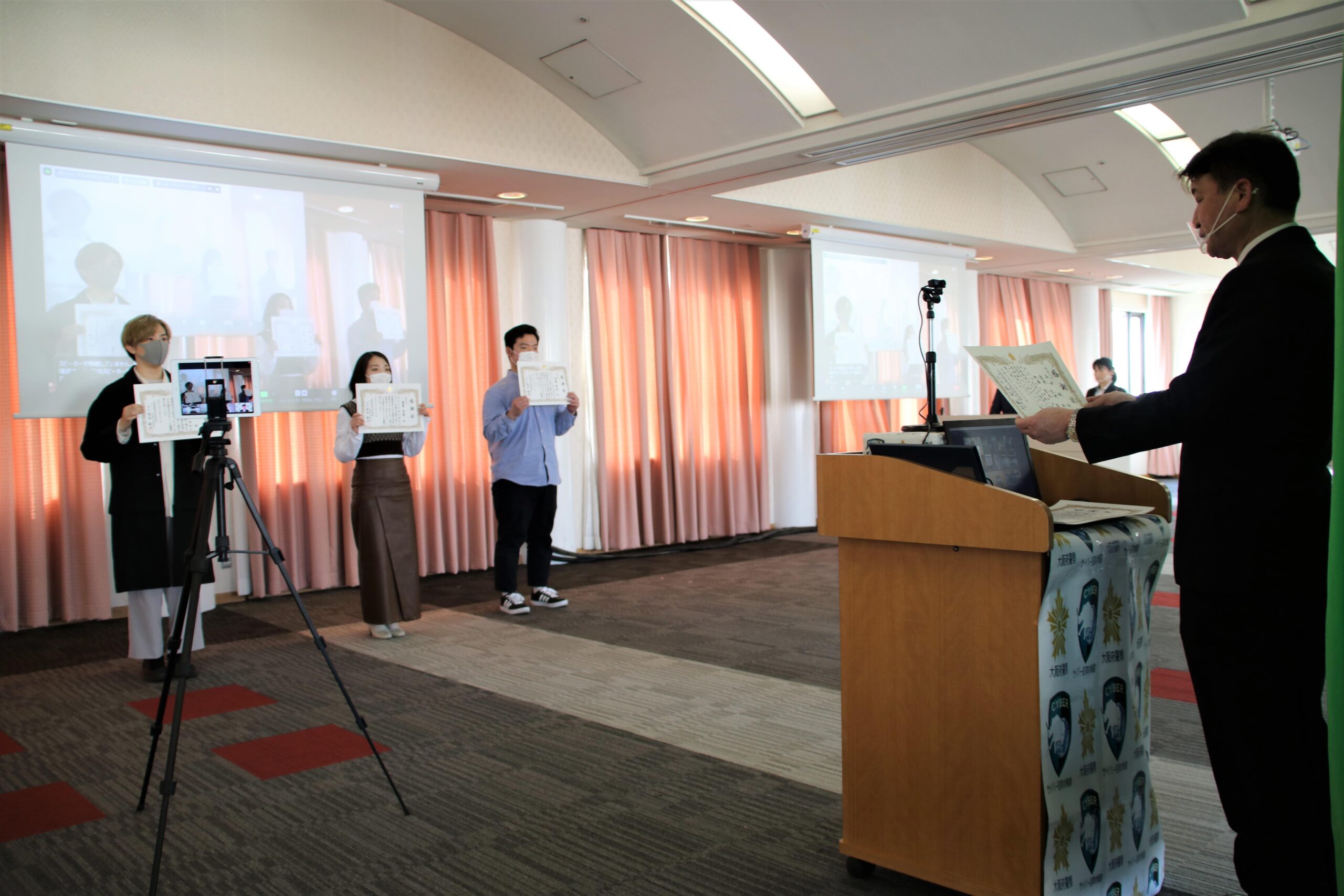 学生が制作したフィッシング被害防止動画に大阪府警察が感謝状 — 摂南大学