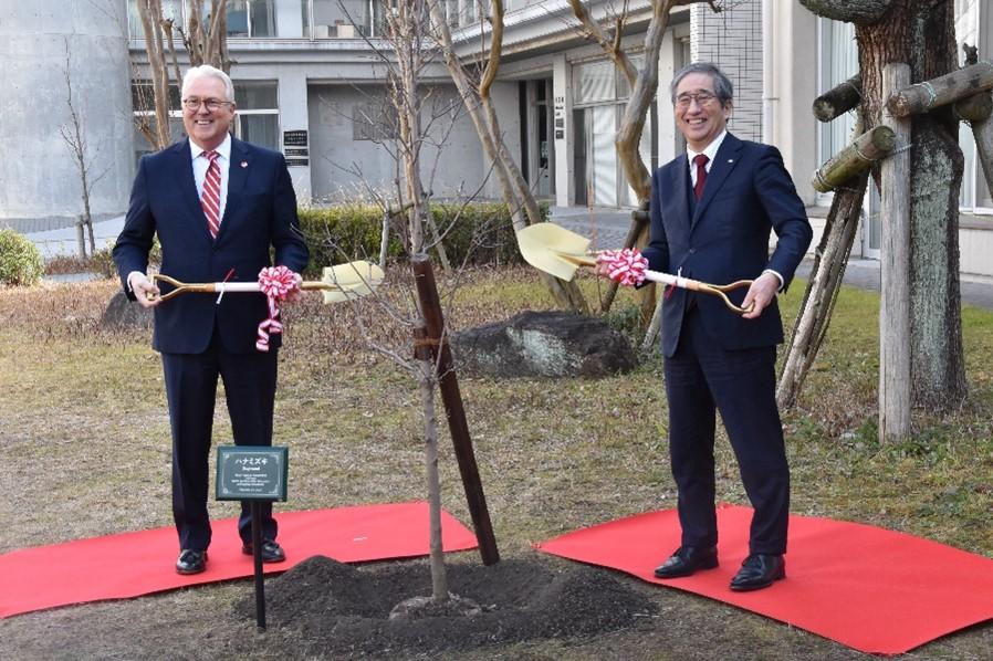 戦略的パートナー大学とともに歩む名古屋大学　～ノースカロライナ州立大学と交流40周年記念植樹式開催～