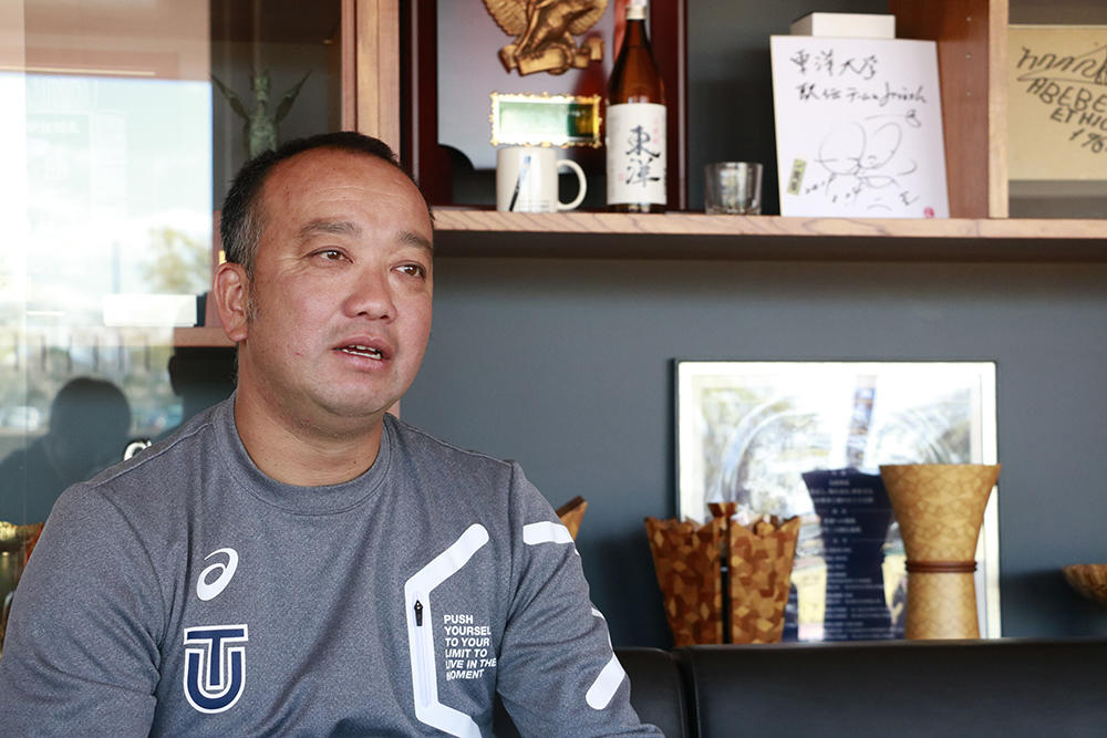 東洋大学「LINK UP TOYO」の動画で土江寛裕氏が「速く走る方法」を伝授 — 桐生祥秀選手のコーチによる、指導者にも役立つ内容