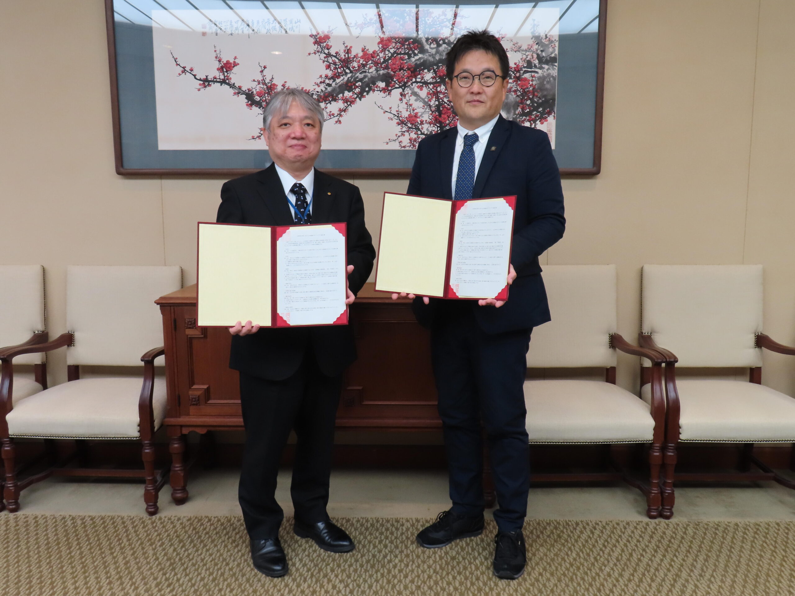 令和7年1月30日（木曜日）大阪市役所において学校法人藍野大学 藍野大学短期大学部と大阪市が「災害発生時における支援協力についての協定」締結式を行いました