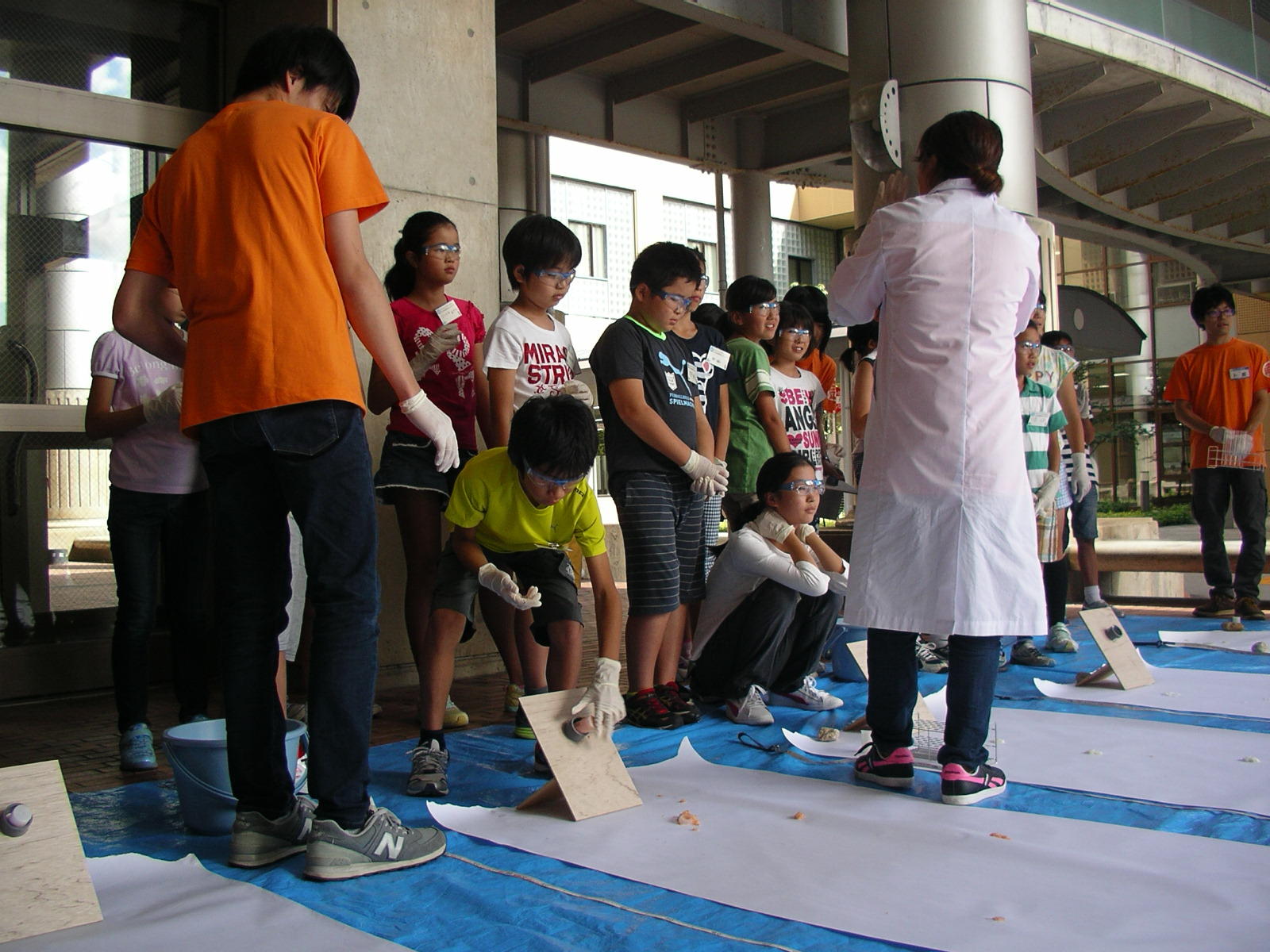 金沢工業大学が「KITサマー・サイエンス・スクール」を8月21日（火）・22日（水）に開催。今年で24回目。小・中・高校生341名を対象に「科学実験教室」と「ものづくり教室」あわせて12講座を実施