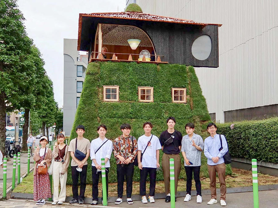 工学院大学建築学部生が、藤森照信特任教授の設計による茶室「五庵」の制作プロジェクトに参画 — 新国立競技場周辺で9月5日まで開催の「パビリオン・トウキョウ2021」で公開中