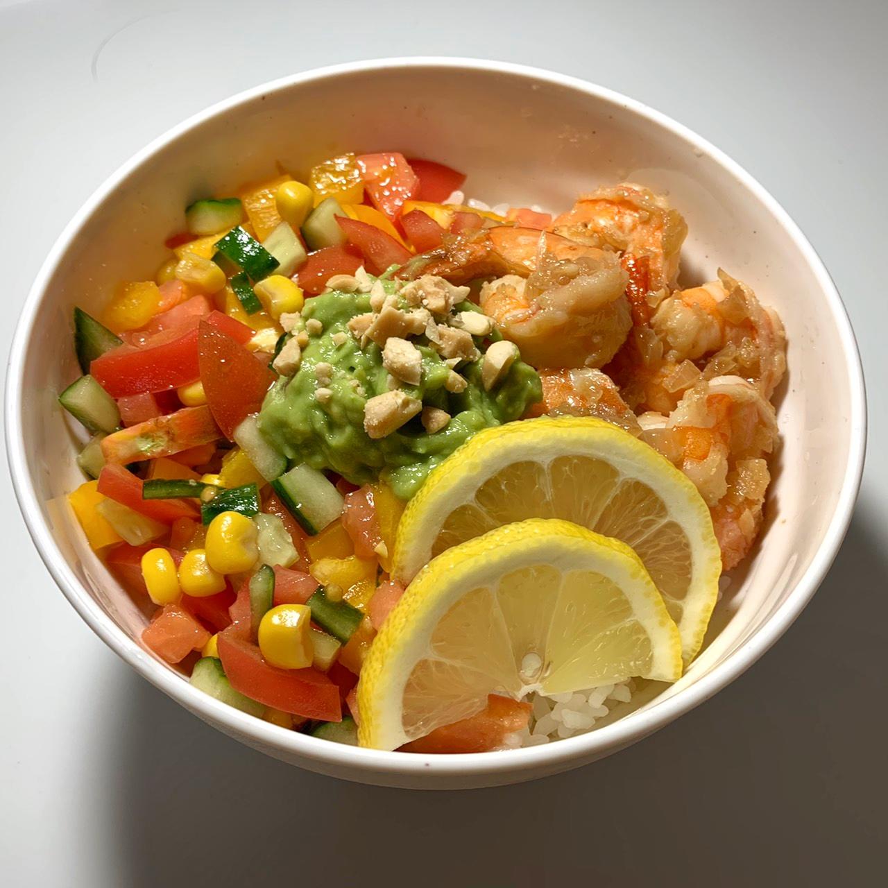 聖徳大生が考案した松戸の新名物丼ぶり「カラフルマツドン～ガーリックシュリンプ添え～」が商品化 — 3月12日から松戸駅前の「キテミテマツド」で期間限定販売