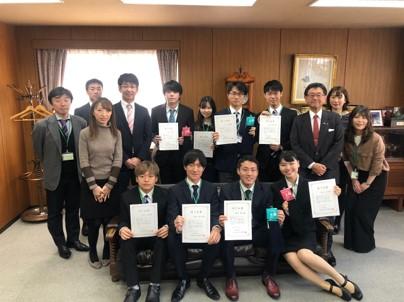 ピップと明治大学生らが共同開発「SLIMWALK for school 着圧細見えメイクソックス」新発売