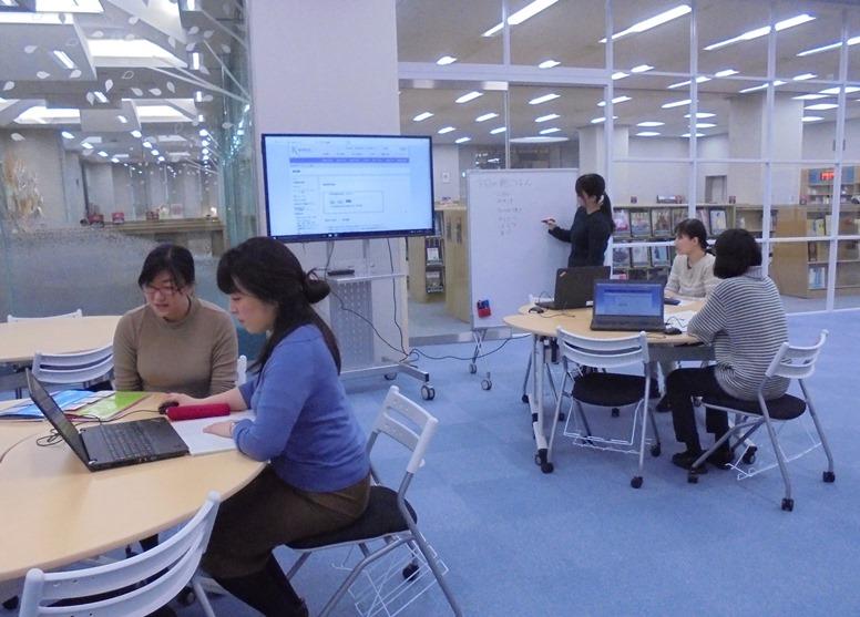 「学びへの誘（いざな）い」が学生の成長を支える — 東京家政大学のラーニングコモンズ