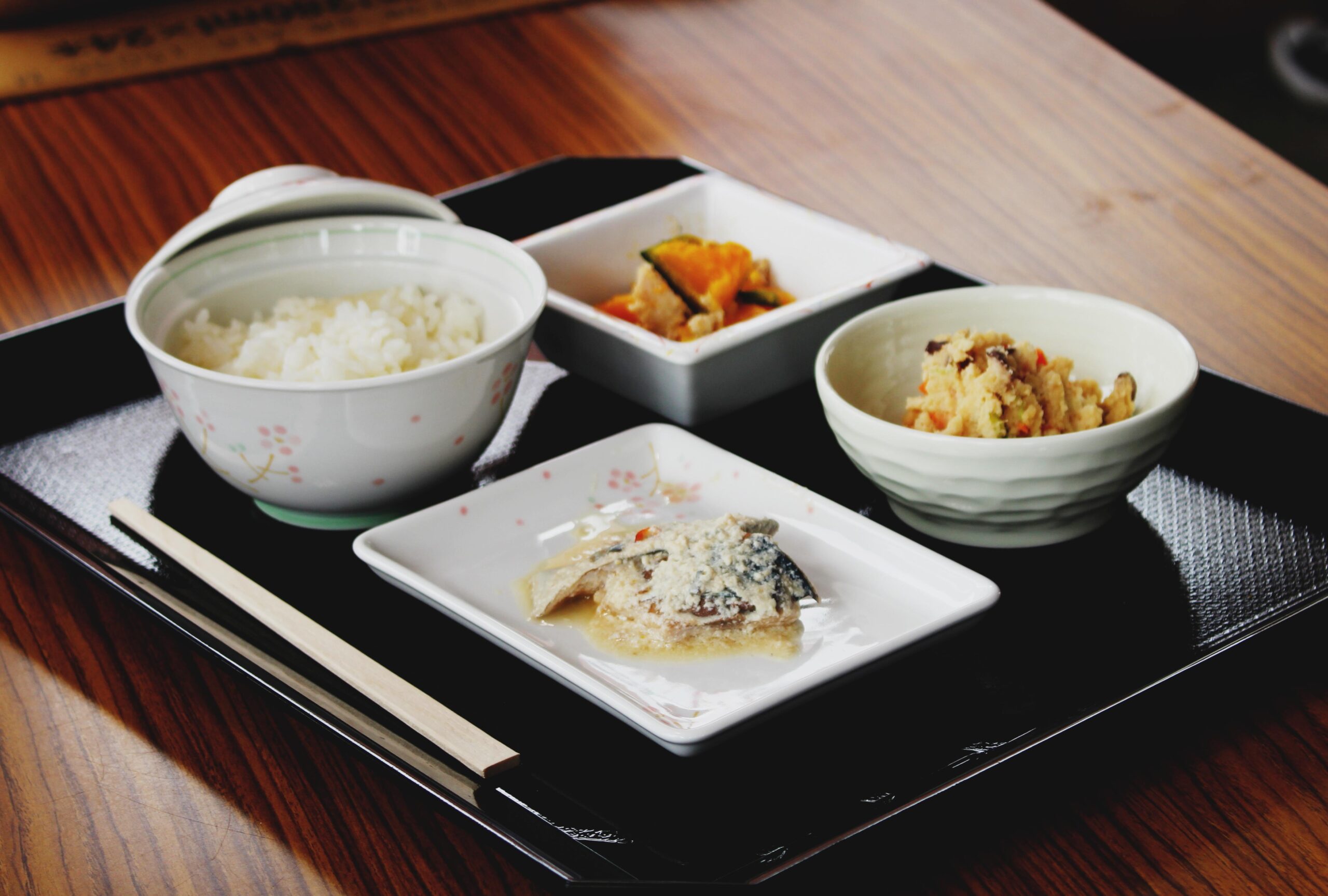 酪農学園大学が全国で初めて、キッチンカーで「乳和食」を調理する授業を実施 — 北海道乳業協会とホシザキ北海道株式会社が協力