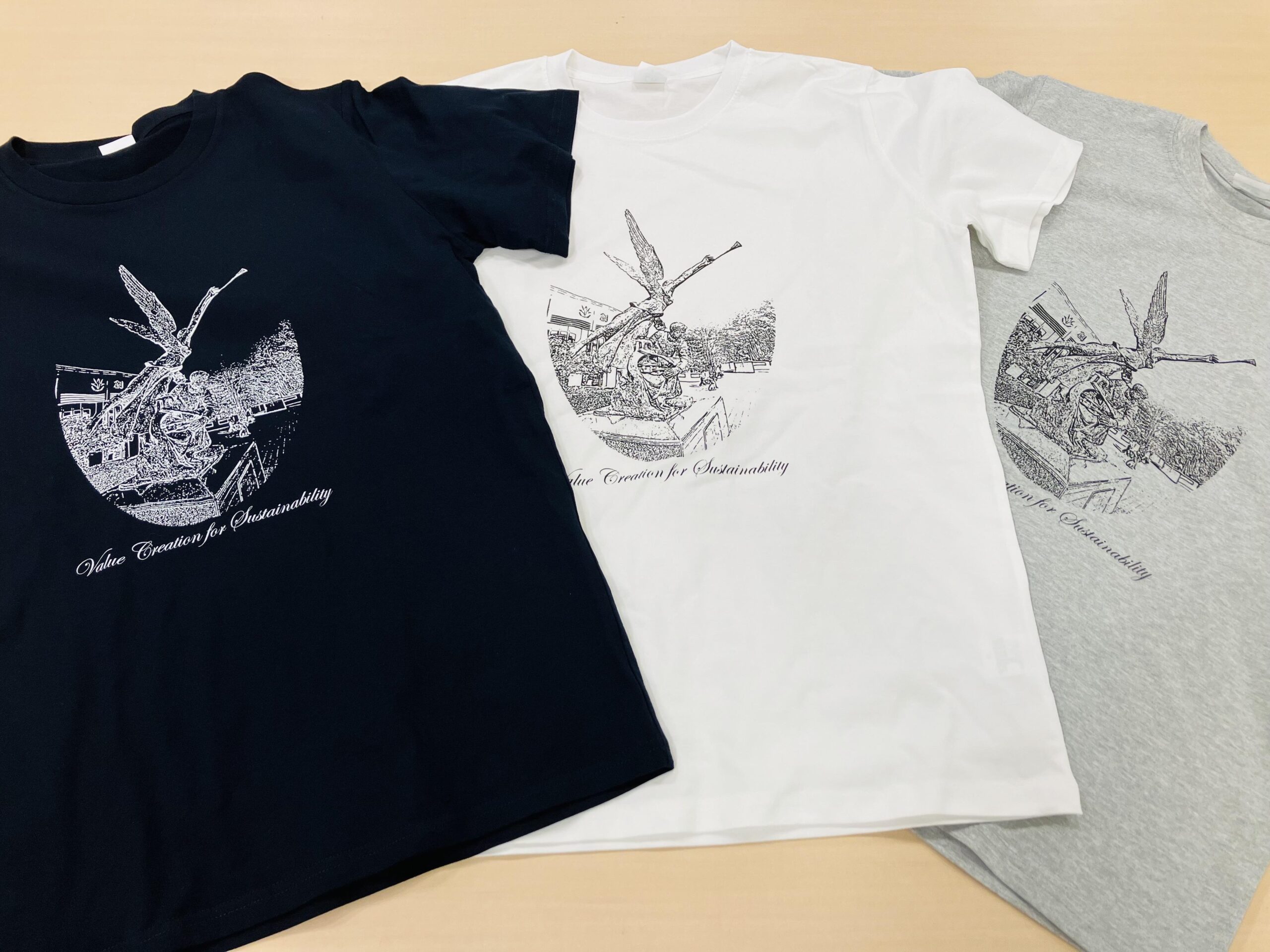 廃棄予定の生地で作製した、環境にやさしいTシャツが完成 — 創価大学構内で店頭販売を開始