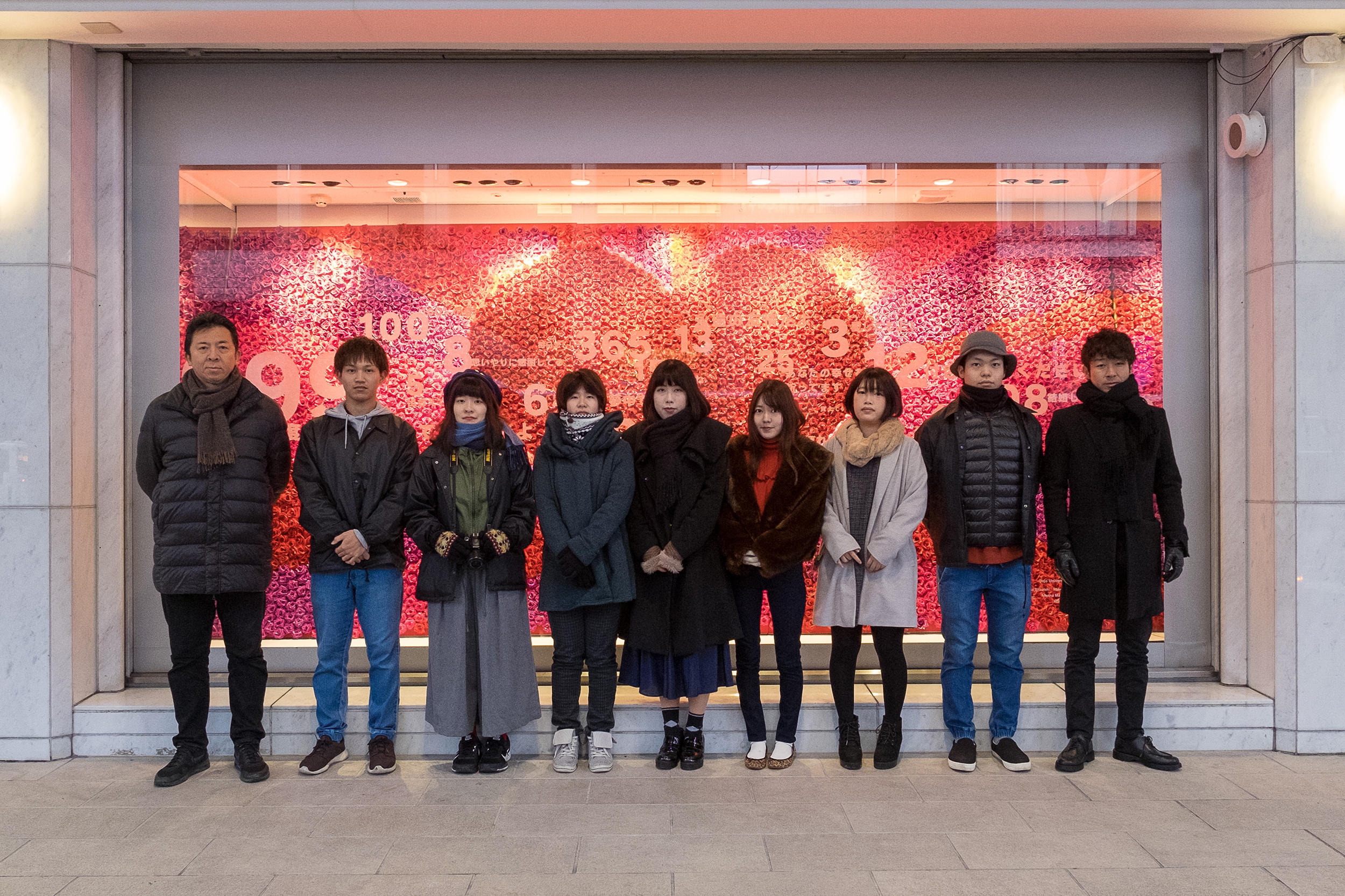 崇城大学の学生が鶴屋百貨店バレンタインディスプレイをプロデュース — 「The Heart of Roses」～溢れる想いをバラの花にのせて