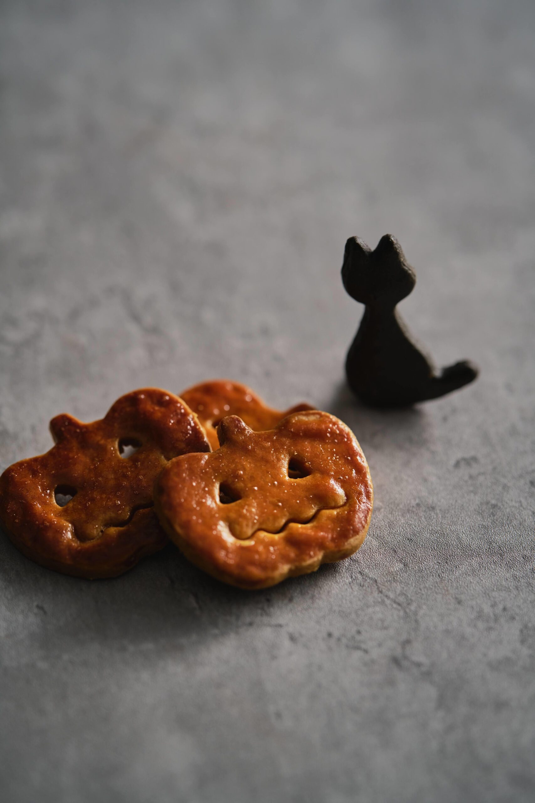 【産業能率大学】学生が自由が丘ロール屋、栃木県鹿沼市で400年の歴史を持つ麻農家と協力して商品制作麻炭を用いた「ハロウィンクッキー」を自由が丘女神まつりで配布決定！～麻炭のお香作り体験教室、麻のおかざり作り体験教室も同時開催～