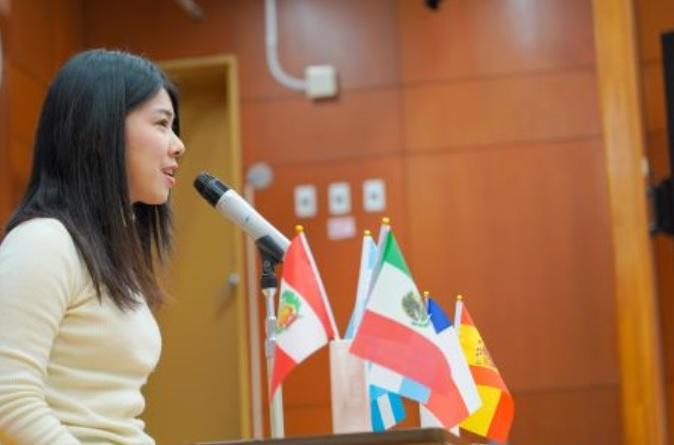 清泉女子大学が3月25日に「高校生スペイン語スピーチコンテスト」を開催 — 各賞の賞品としてスペイン語研修やイニエスタ選手のサイン入りレプリカユニフォームなど