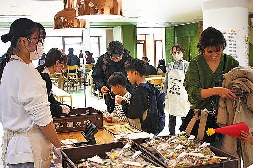 【京都橘大学】こどもを中心に広がる笑顔の輪 たちばなこども食堂クリスマスパーティーを開催！