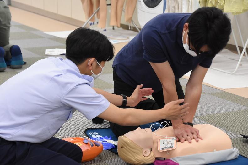 いざという時に命を守る力をつけよう！救急救命学科の教員と学生の指導による心肺蘇生講習『たちばなPUSH講習会』を開催