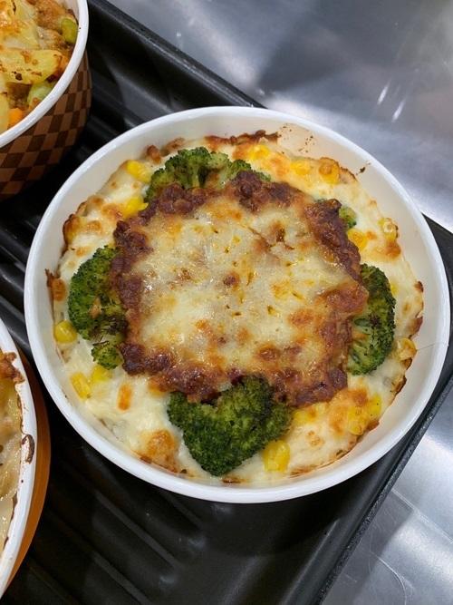 【大阪成蹊大学】日常の食卓に大豆ミート惣菜を！ 環境資源問題・タンパク質危機の解決をめざしてテスト販売を実施スーパーマーケット 食品館アプロでの「定番商品化」に挑戦！（8/21 – 9/3）