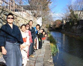 滋賀県立大学の留学生が近江八幡市で地域資源発掘プログラムを実施 — 地域の人々と交流し、時代劇のロケ地としても有名な同市の魅力に触れる
