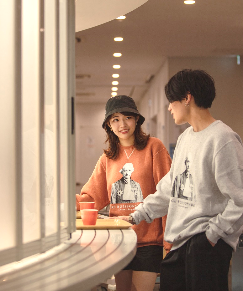 法政大学とZOZOTOWNが企画・製作したコラボスウェット　10月21日（金）から販売開始 — 「Russell Athletic」のスウェットを使用した2型・各2色を展開