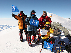 神奈川大学山岳部が世界七大陸の最高峰を制覇！