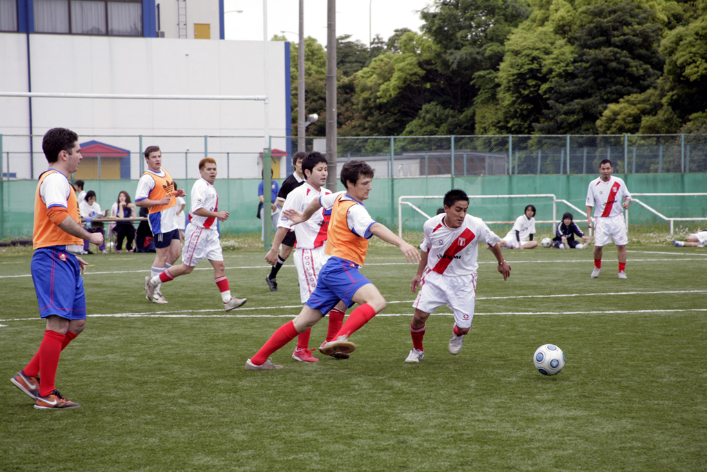 ５か国の大使館と留学生が参加する国際交流戦「第７回KUIS杯　国際親善サッカー大会」を開催──神田外語大学