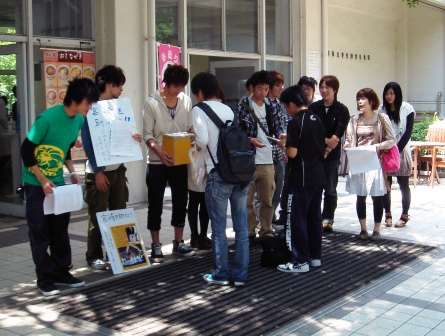 口蹄疫の被害農家支援「大学生に何ができるか…」　～明治大学の学生が、募金活動と署名活動に立ち上がる