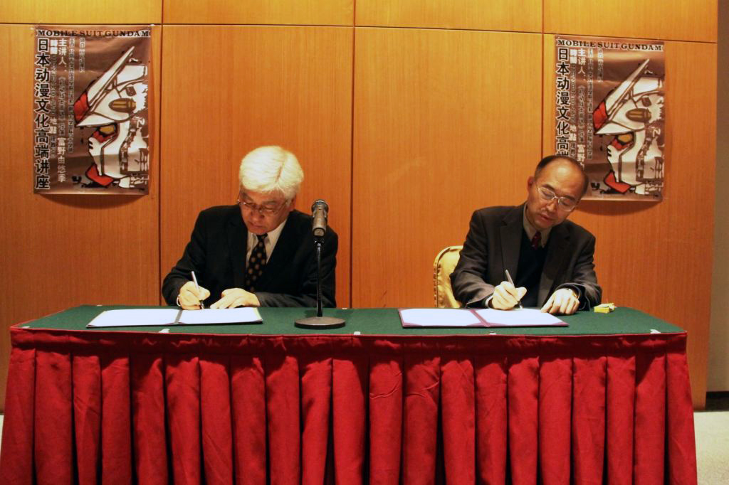 日本のマンガ・アニメ文化を中国に提供──明治大学と北京大学が『マンガ図書館』の閲覧室設置で合意