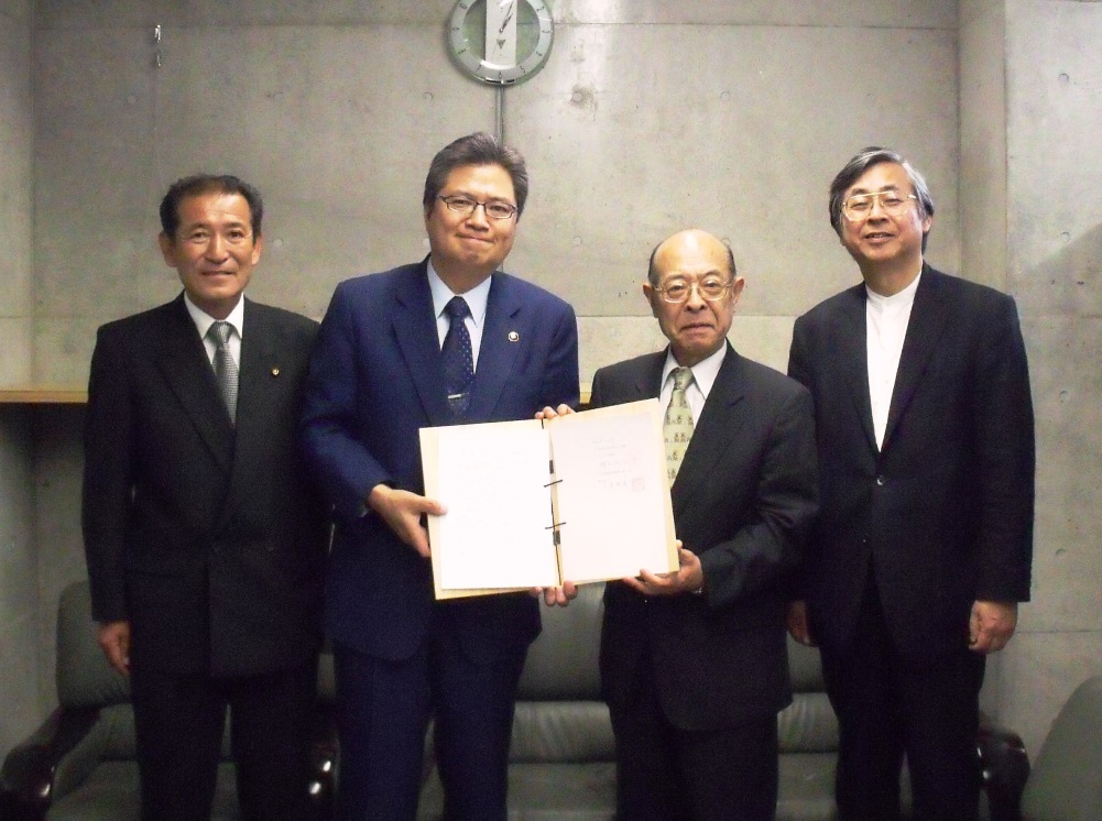 ものつくり大学と秩父市が連携協定～秩父産木材のブランド化への期待～