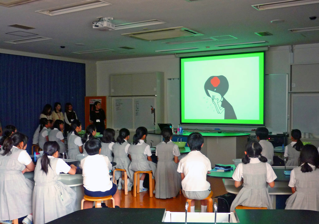 昭和女子大にて社会貢献活動を通じて企業活動を学ぶ資生堂の寄付講座（全７回）を実施――附属小学校にて「資生堂子どもセミナー」の社員講師を体験