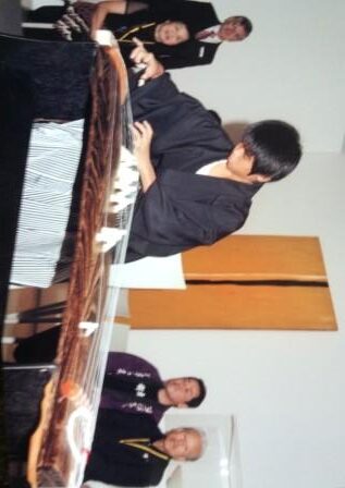 東京経済大学現代法学部生が、休部中の伝統和楽器サークルの復活を目指す――実家は和楽器制作職人