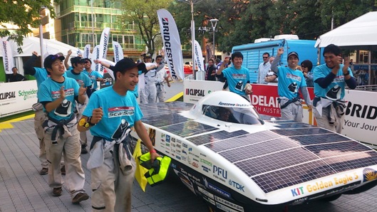 モーターに至るまで「作れるものはすべて自分たちで製作」――自作ソーラーカーで金沢工業大学チームが豪大陸を縦断