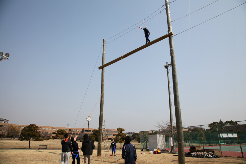 神田外語大学が、イギリスのサバイバル学校で行われていた冒険活動プログラムを基にした「アドベンチャーコミュニケーションコース」を新設